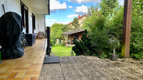 Großzügige Wohnung mit Terrasse und Gartenzugang - das komplette Erdgeschoß (Großzugige Wohnung mit Terrasse und Gartenzugang - das komplette Erdgeschoß) in 賓德拉赫