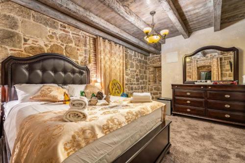 Historic Plaza Varos Split - image 7