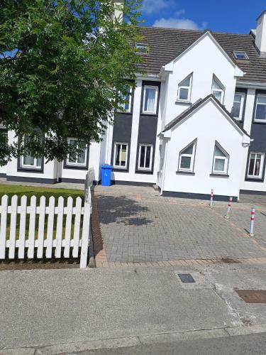 4 Bed Close to Beach and Village