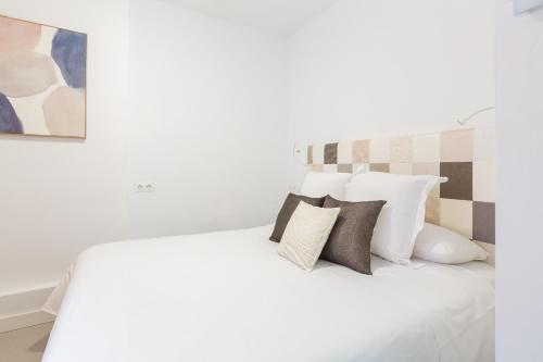 Santa Lucia - 1 bedroom apartment in the heart of the city centre, Malaga