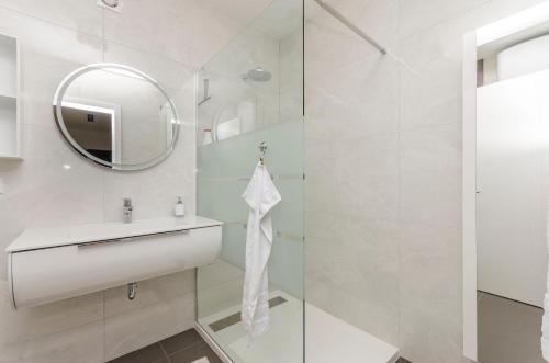 Apartment Adriatic with pool - image 5
