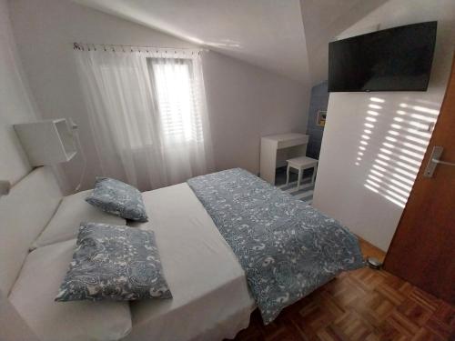 Two-Bedroom Apartment with Terrace image 10
