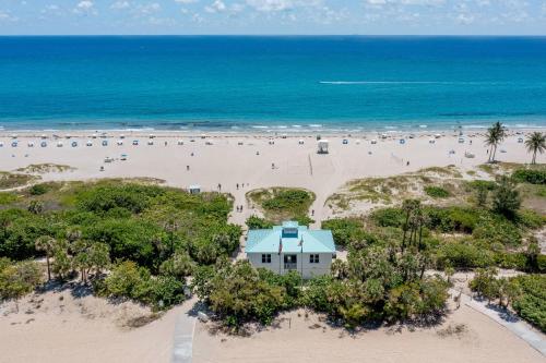 The Seaglass Condo Unit 4 - 2 Bedroom /1 Bath in West Palm Beach, USA