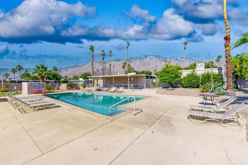 Midmod Retreat in Palm Springs, USA