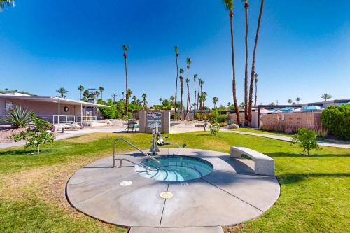 Midmod Retreat in Palm Springs, USA