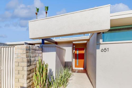 Midmod Retreat in Palm Springs, USA