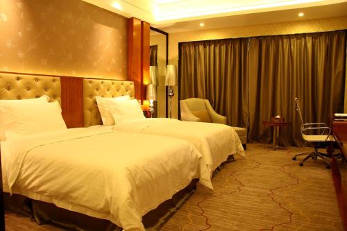 Zhongshan Oriental Hotel Oriental Hotel is perfectly located for both business and leisure guests in Zhongshan. Both business travelers and tourists can enjoy the propertys facilities and services. Service-minded staff will 