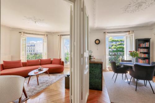 The Eiffel Tower View - image 5