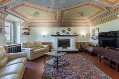 Közös társalgó / TV, Antico Casale Vignale  stunning view and pool in Vignale Monferrato