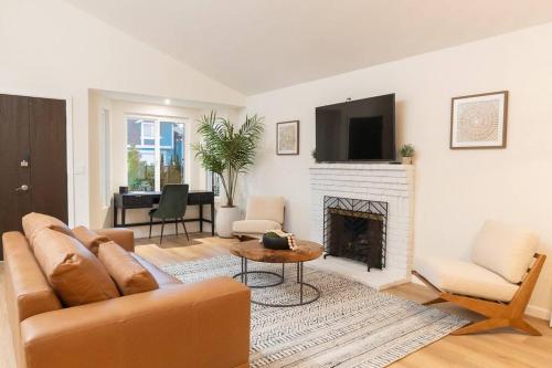 Luxury Home with Views 15 Min to DT & Coronado Beach in San Diego, USA