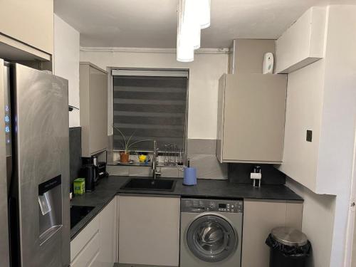 Remarkable 1-Bed Apartment in London - image 14