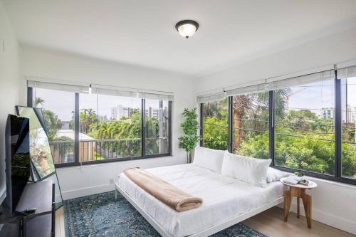 Comfort and Style 2 Bed 1 bath 2 min to the Beach! in Miami Beach, USA