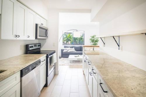 Comfort and Style 2 Bed 1 bath 2 min to the Beach! in Miami Beach, USA
