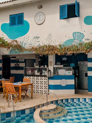 Kitchen, Casa del Puerto Hostel & Suites in Manga