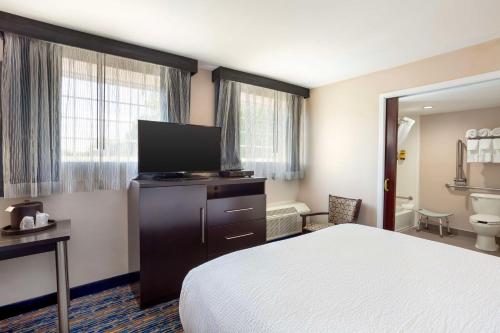 Best Western Plus Fairfield Hotel - image 8