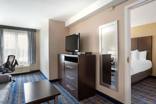 Best Western Plus Fairfield Hotel - image 10