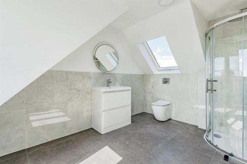 2 Orchard Farm Cottages, Sleeps 10, Large Garden in อีท แกรนสเตรด