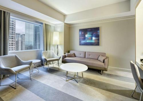 Business King Suite - Non-Smoking image 8