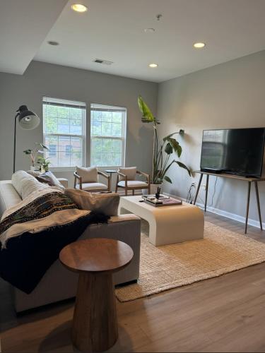 Spacious 3BD 2.5 BA - 15 Min to Downtown/Capitol in Washington, USA