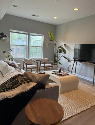 Spacious 3BD 2.5 BA - 15 Min to Downtown/Capitol in Washington, USA