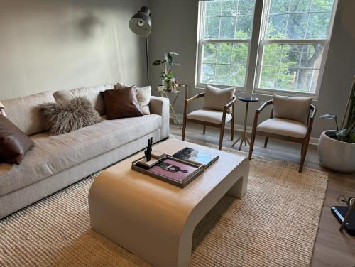 Spacious 3BD 2.5 BA - 15 Min to Downtown/Capitol in Washington, USA