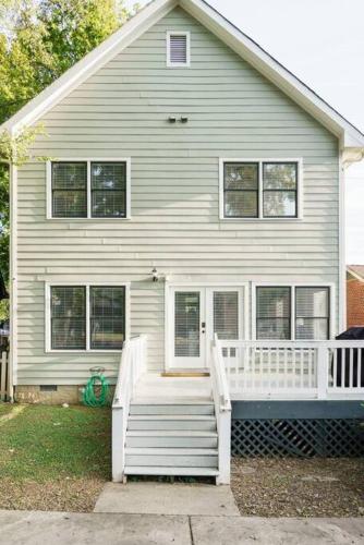 Southern Charm Downtown, Walk to Farmers Market & in Nashville, USA