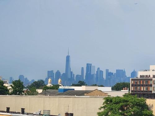 Vast Fully Furnished 2-Bed Close to NYC in Bayonne, USA