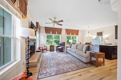 Private, Gatlinburg Bliss with Hot Tub and City Views in Gatlinburg, USA