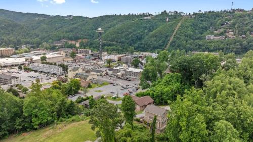 Private, Gatlinburg Bliss with Hot Tub and City Views in Gatlinburg, USA