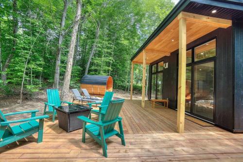 Valhalla Tremblant Cabin Retreat-Your Haven Awaits! in La Conception (QC)