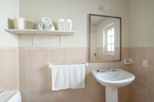 Twin Room image 4