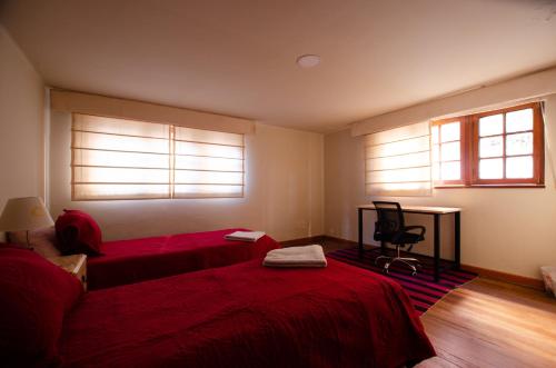 Economy Twin Room image 10