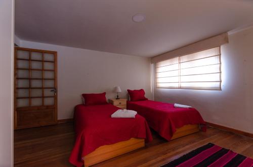 Economy Twin Room image 9