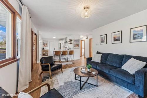 Blocks to Town, Game Room, Firepit, Huge Backyard in New Buffalo (Michigan)