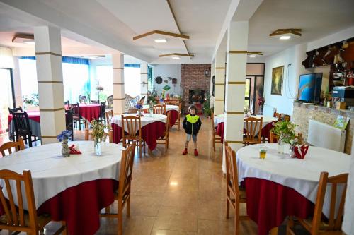 Joni Restaurant in פוגרדץ