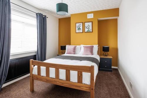 Enjoy a spacious 4 BR perfect big groups – khách sạn tại Norton North
