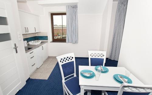 One-Bedroom Maisonette with Balcony And Harbour View