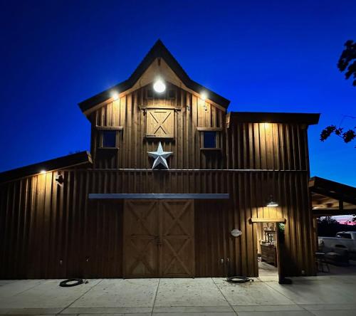 Millar Oaks Ranch - Barn Retreat, near Yosemite