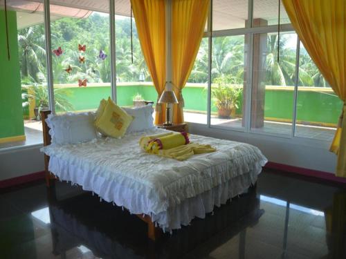 Sairougn Seaview Hotel – Klong Muang Beach, CO