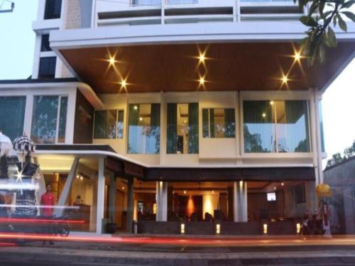 Premium Legian Hotel