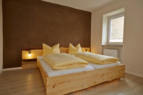 2 bedrooms, 3 beds