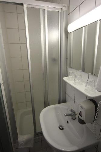 Carlton Hotel - image 12