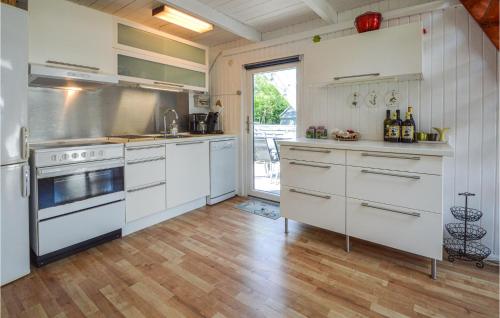 cuisine, 1 Bedroom Nice Home In Hemmet in Falen