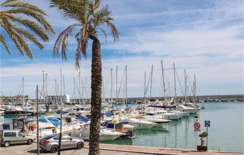 Two-Bedroom Apartment in Estepona - image 2