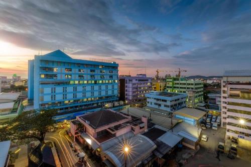 OYO 622 Sixsense Hotel 