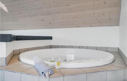 Swimming pool, Pet Friendly Home In Hvide Sande With Sauna in Hvide Sande