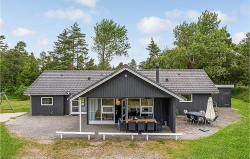  4 Bedroom Cozy Home In Blåvand, Unterkunft in Blåvand