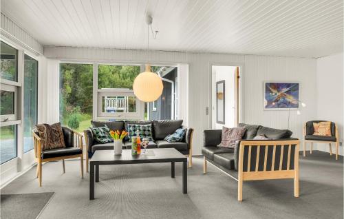  4 Bedroom Cozy Home In Blåvand in Blåvand