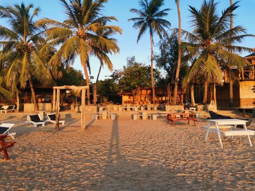 Surrounding environment, Surf reef beach in Trincomalee