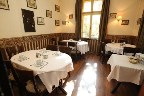 Hotel & Restaurant The House – Sofia, NY
